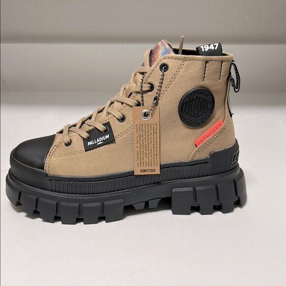 Palladium Revolt HI TX Tan and Black High-Top Boots - 6.5 NIB - Picture 2 of 8